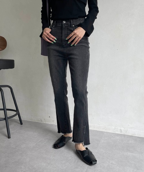 CAPRICIEUX LE'MAGE（カプリシューレマージュ）の「ストレッチスリットデニム（デニムパンツ・レディース・ブラック/ネイビー・38/36）」の13枚目の写真