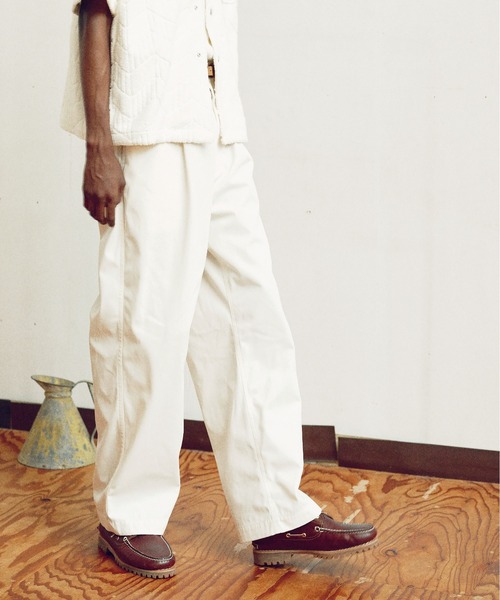 KIIT(キート)の「KIIT キート / HARD TWIST T/C GABARDINE ONE TUCK BAGGY PANTS ワンタックバギーパンツ / KIO-P92-006(チノパンツ・メンズ・ダークグリーン/ブラック/アイボリー・1/3/2)」の2枚目の写真