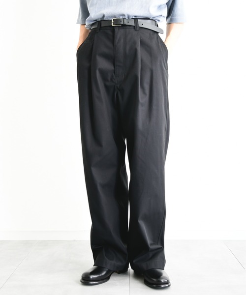 KIIT(キート)の「KIIT キート / HARD TWIST T/C GABARDINE ONE TUCK BAGGY PANTS ワンタックバギーパンツ / KIO-P92-006(チノパンツ・メンズ・ダークグリーン/ブラック/アイボリー・1/3/2)」の1枚目の写真