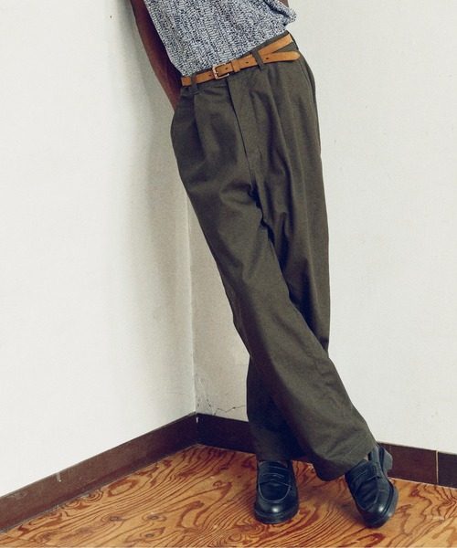 KIIT(キート)の「KIIT キート / HARD TWIST T/C GABARDINE ONE TUCK BAGGY PANTS ワンタックバギーパンツ / KIO-P92-006(チノパンツ・メンズ・ダークグリーン/ブラック/アイボリー・1/3/2)」の3枚目の写真