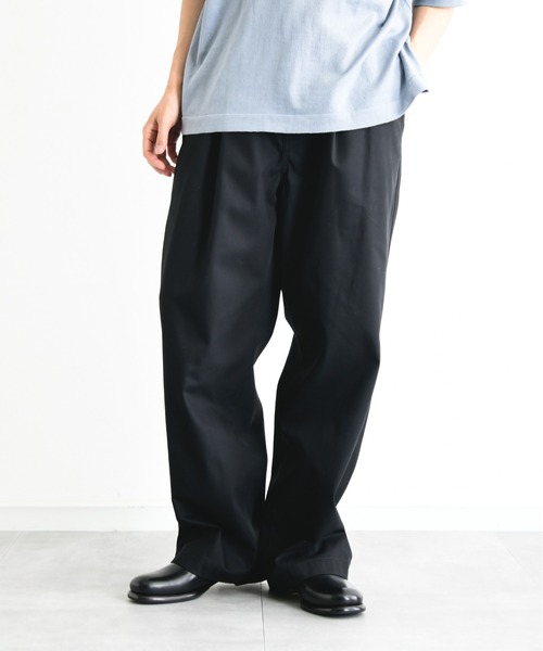 KIIT(キート)の「KIIT キート / HARD TWIST T/C GABARDINE ONE TUCK BAGGY PANTS ワンタックバギーパンツ / KIO-P92-006(チノパンツ・メンズ・ダークグリーン/ブラック/アイボリー・1/3/2)」の5枚目の写真