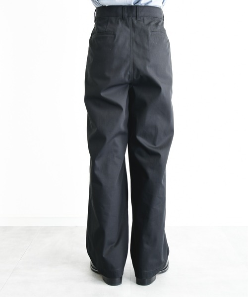 KIIT(キート)の「KIIT キート / HARD TWIST T/C GABARDINE ONE TUCK BAGGY PANTS ワンタックバギーパンツ / KIO-P92-006(チノパンツ・メンズ・ダークグリーン/ブラック/アイボリー・1/3/2)」の9枚目の写真