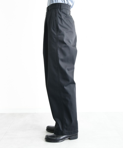 KIIT(キート)の「KIIT キート / HARD TWIST T/C GABARDINE ONE TUCK BAGGY PANTS ワンタックバギーパンツ / KIO-P92-006(チノパンツ・メンズ・ダークグリーン/ブラック/アイボリー・1/3/2)」の8枚目の写真