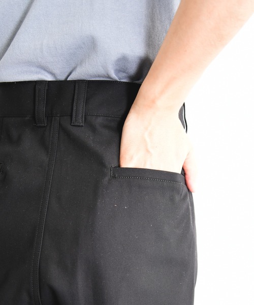 KIIT(キート)の「KIIT キート / HARD TWIST T/C GABARDINE ONE TUCK BAGGY PANTS ワンタックバギーパンツ / KIO-P92-006(チノパンツ・メンズ・ダークグリーン/ブラック/アイボリー・1/3/2)」の10枚目の写真
