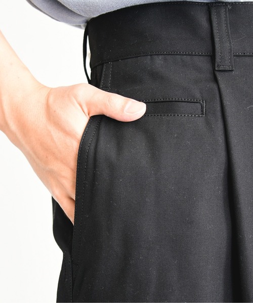 KIIT(キート)の「KIIT キート / HARD TWIST T/C GABARDINE ONE TUCK BAGGY PANTS ワンタックバギーパンツ / KIO-P92-006(チノパンツ・メンズ・ダークグリーン/ブラック/アイボリー・1/3/2)」の11枚目の写真