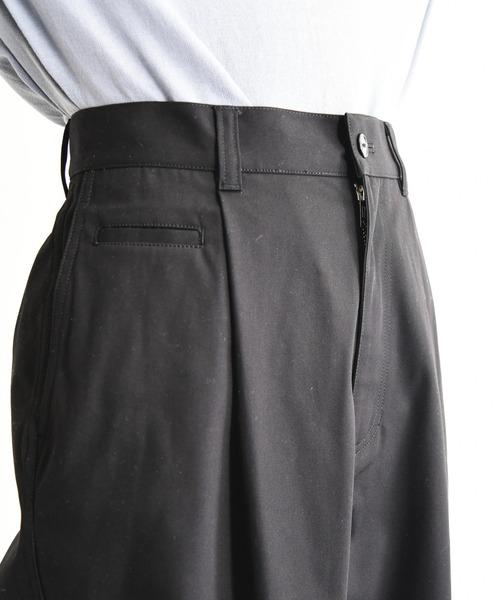 KIIT(キート)の「KIIT キート / HARD TWIST T/C GABARDINE ONE TUCK BAGGY PANTS ワンタックバギーパンツ / KIO-P92-006(チノパンツ・メンズ・ダークグリーン/ブラック/アイボリー・1/3/2)」の13枚目の写真