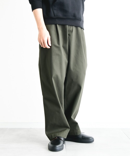 KIIT(キート)の「KIIT キート / HARD TWIST T/C GABARDINE ONE TUCK BAGGY PANTS ワンタックバギーパンツ / KIO-P92-006(チノパンツ・メンズ・ダークグリーン/ブラック/アイボリー・1/3/2)」の21枚目の写真