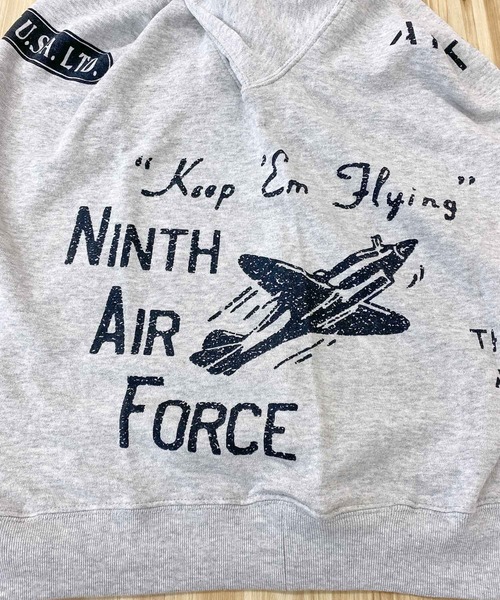 AVIREX（アヴィレックス）の「クラシックスウェット-AVIATION GRAFFITI（スウェット・メンズ・オリーブ/ライトグレー/ネイビー/ブラック・XL/L/XXL/M）」の11枚目の写真