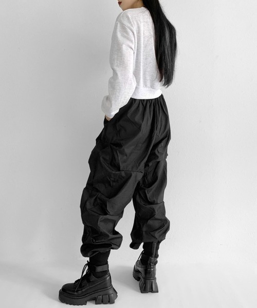 LVEU.（ラブユ.）の「Cropped light sweatshirt / クロップドライトスウェット（トレーナー）（スウェット・レディース・ホワイト/ブラック・FREE）」の13枚目の写真