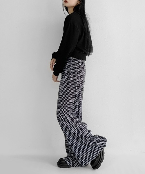 LVEU.（ラブユ.）の「Cropped light sweatshirt / クロップドライトスウェット（トレーナー）（スウェット・レディース・ホワイト/ブラック・FREE）」の6枚目の写真
