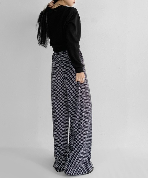 LVEU.（ラブユ.）の「Cropped light sweatshirt / クロップドライトスウェット（トレーナー）（スウェット・レディース・ホワイト/ブラック・FREE）」の12枚目の写真