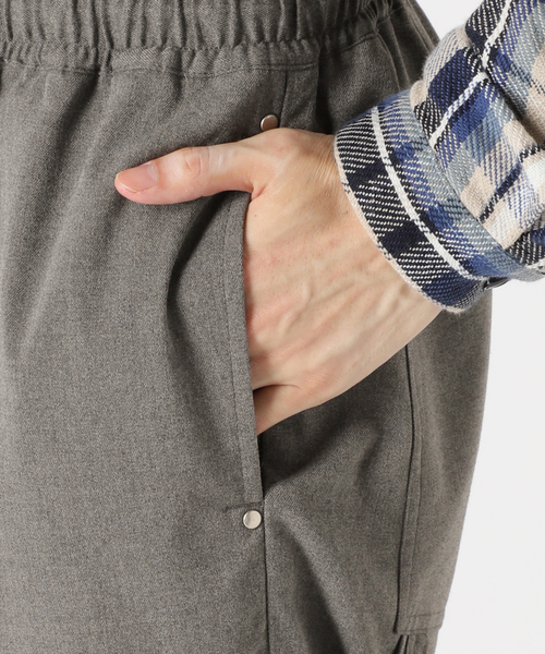 417 EDIFICE（フォーワンセブンエディフィス）の「【HEAR MY NAME / ヒアマイネーム】別注 ペインタージョグパンツ（その他パンツ・メンズ・チャコールグレー/ネイビー・MEDIUM/LARGE）」の7枚目の写真