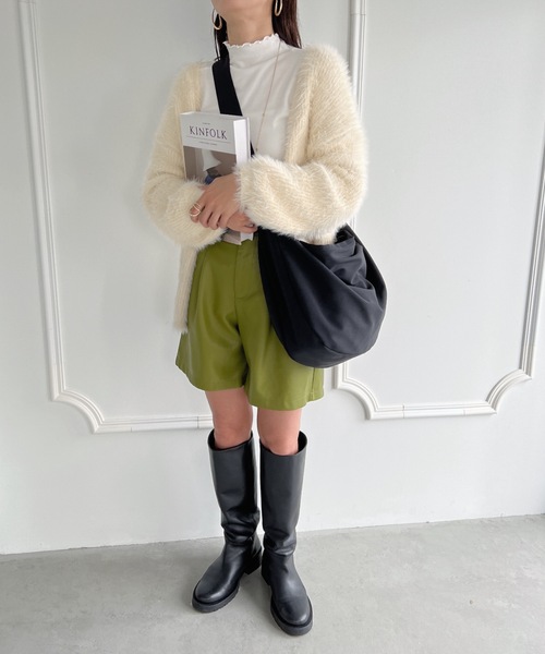 MYMOOD.(マイムード)の「【A4サイズ収納可】ナイロンビッグショルダーバッグ ユニセックス(ショルダーバッグ・レディース・ブラック/アイボリー・FREE)」の5枚目の写真