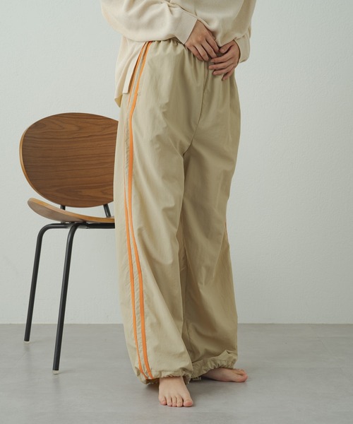 earthy(アーシー)の「earthy_ナイロンラインパンツ(その他パンツ・レディース・ベージュ/ブラック・S/M)」の5枚目の写真