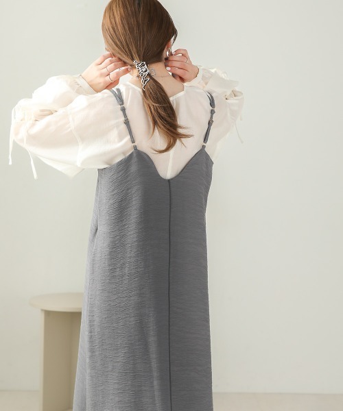 Bab（バブ）の「【ドラマ着用】ダブルストラップIラインキャミワンピース（ワンピース・レディース・グレー/ベージュ/アイボリー・M）」の9枚目の写真