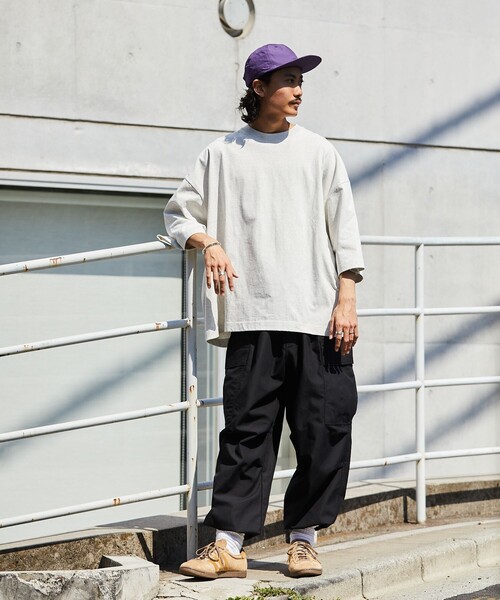 FREAK'S STORE（フリークスストア）の「【限定展開】CHOW DOWN/チャウダウン ビッグシルエット ワンポイント刺繍 クルーネックTシャツ/ワイドシルエット（Tシャツ/カットソー・メンズ・ホワイト/ブラック/アッシュグレー/グレイッシュベージュ/ダークグリーン/ネイビー・SMALL/MEDIUM/LARGE）」の20枚目の写真