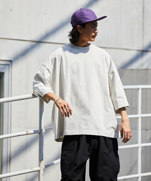 FREAK'S STORE（フリークスストア）の「【限定展開】CHOW DOWN/チャウダウン ビッグシルエット ワンポイント刺繍 クルーネックTシャツ/ワイドシルエット（Tシャツ/カットソー・メンズ・ホワイト/ブラック/アッシュグレー/グレイッシュベージュ/ダークグリーン/ネイビー・SMALL/MEDIUM/LARGE）」の19枚目の写真