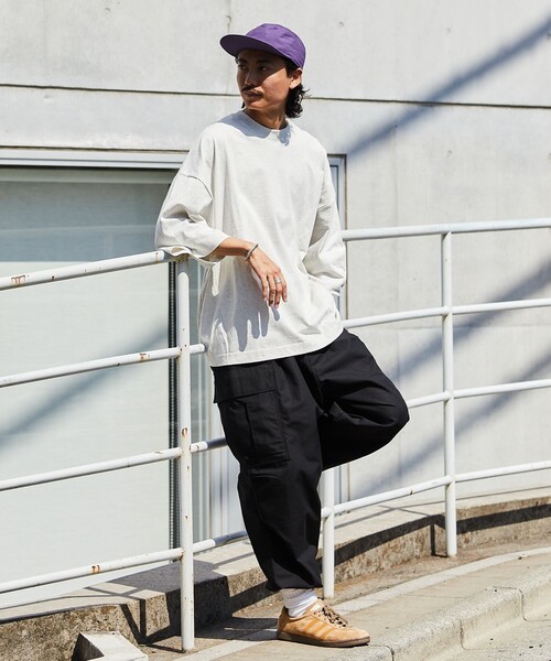 FREAK'S STORE（フリークスストア）の「【限定展開】CHOW DOWN/チャウダウン ビッグシルエット ワンポイント刺繍 クルーネックTシャツ/ワイドシルエット（Tシャツ/カットソー・メンズ・ホワイト/ブラック/アッシュグレー/グレイッシュベージュ/ダークグリーン/ネイビー・SMALL/MEDIUM/LARGE）」の18枚目の写真