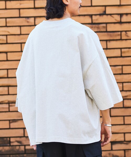 FREAK'S STORE（フリークスストア）の「【限定展開】CHOW DOWN/チャウダウン ビッグシルエット ワンポイント刺繍 クルーネックTシャツ/ワイドシルエット（Tシャツ/カットソー・メンズ・ホワイト/ブラック/アッシュグレー/グレイッシュベージュ/ダークグリーン/ネイビー・SMALL/MEDIUM/LARGE）」の15枚目の写真