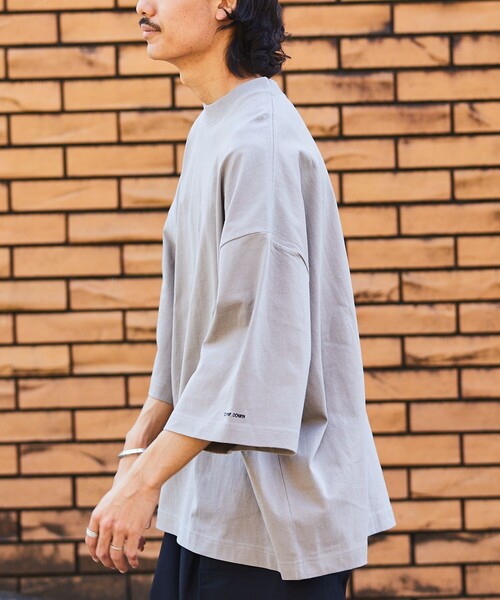 FREAK'S STORE（フリークスストア）の「【限定展開】CHOW DOWN/チャウダウン ビッグシルエット ワンポイント刺繍 クルーネックTシャツ/ワイドシルエット（Tシャツ/カットソー・メンズ・ホワイト/ブラック/アッシュグレー/グレイッシュベージュ/ダークグリーン/ネイビー・SMALL/MEDIUM/LARGE）」の11枚目の写真