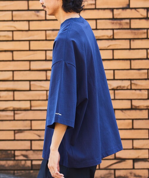 FREAK'S STORE（フリークスストア）の「【限定展開】CHOW DOWN/チャウダウン ビッグシルエット ワンポイント刺繍 クルーネックTシャツ/ワイドシルエット（Tシャツ/カットソー・メンズ・ホワイト/ブラック/アッシュグレー/グレイッシュベージュ/ダークグリーン/ネイビー・SMALL/MEDIUM/LARGE）」の9枚目の写真