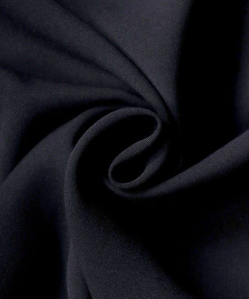 SITRY(シトリー)の「Oversize Drop shoulder Drape Band Collar shirt/オーバーサイズ ドロップショルダー ドレープ バンドカラーシャツ(シャツ/ブラウス・メンズ・ホワイト/ブルーグレー/ブラック/ダークグリーン・L/LL/M)」の7枚目の写真