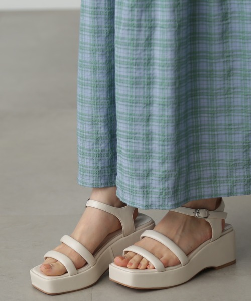 FREE'S MART（フリーズマート）の「◆2ラインチューブサンダル（サンダル・レディース・ブラウン/ホワイト/ブラック・SMALL/MEDIUM）」の13枚目の写真