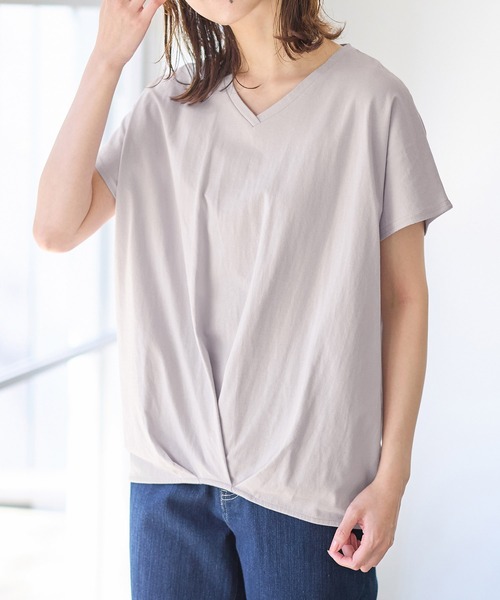 Viola e Viola(ヴィオラエヴィオラ)の「綿100%ゆったり裾タックTシャツ(Tシャツ/カットソー・レディース・ブルーグリーン/マスタード/ブルー/ピンクベージュ/ミント/ブラック/モカ/オフホワイト/ネイビー/グリーン/ダークラベンダー/グレイッシュベージュ/オリーブ/イエロー・X-LARGE/MEDIUM/XX-LARGE/XXX-LARGE/LARGE/XXXX-LARGE)」の11枚目の写真