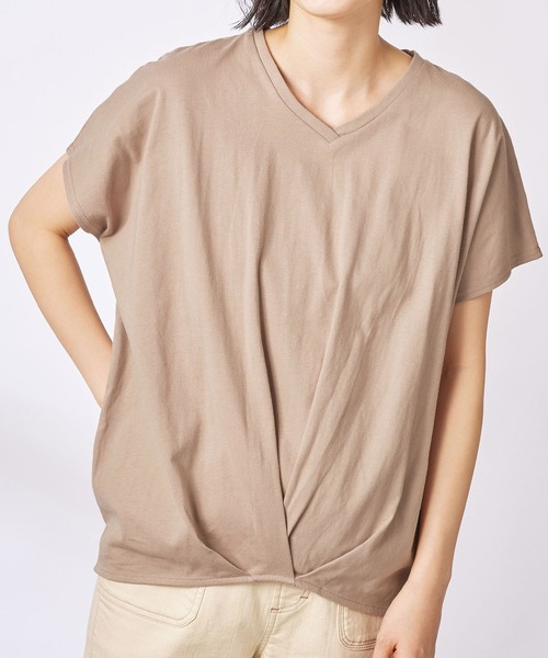 Viola e Viola(ヴィオラエヴィオラ)の「綿100%ゆったり裾タックTシャツ(Tシャツ/カットソー・レディース・ブルーグリーン/マスタード/ブルー/ピンクベージュ/ミント/ブラック/モカ/オフホワイト/ネイビー/グリーン/ダークラベンダー/グレイッシュベージュ/オリーブ/イエロー・X-LARGE/MEDIUM/XX-LARGE/XXX-LARGE/LARGE/XXXX-LARGE)」の4枚目の写真