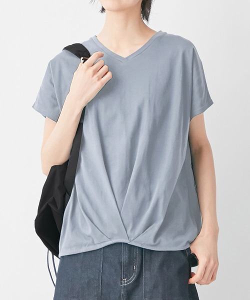 Viola e Viola(ヴィオラエヴィオラ)の「綿100%ゆったり裾タックTシャツ(Tシャツ/カットソー・レディース・ブルーグリーン/マスタード/ブルー/ピンクベージュ/ミント/ブラック/モカ/オフホワイト/ネイビー/グリーン/ダークラベンダー/グレイッシュベージュ/オリーブ/イエロー・X-LARGE/MEDIUM/XX-LARGE/XXX-LARGE/LARGE/XXXX-LARGE)」の9枚目の写真