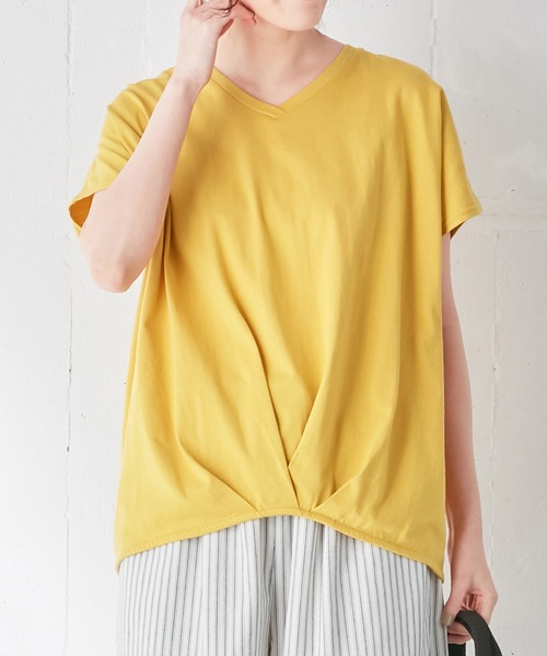 Viola e Viola(ヴィオラエヴィオラ)の「綿100%ゆったり裾タックTシャツ(Tシャツ/カットソー・レディース・ブルーグリーン/マスタード/ブルー/ピンクベージュ/ミント/ブラック/モカ/オフホワイト/ネイビー/グリーン/ダークラベンダー/グレイッシュベージュ/オリーブ/イエロー・X-LARGE/MEDIUM/XX-LARGE/XXX-LARGE/LARGE/XXXX-LARGE)」の13枚目の写真