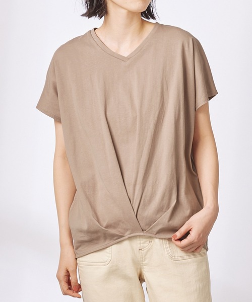 Viola e Viola(ヴィオラエヴィオラ)の「綿100%ゆったり裾タックTシャツ(Tシャツ/カットソー・レディース・ブルーグリーン/マスタード/ブルー/ピンクベージュ/ミント/ブラック/モカ/オフホワイト/ネイビー/グリーン/ダークラベンダー/グレイッシュベージュ/オリーブ/イエロー・X-LARGE/MEDIUM/XX-LARGE/XXX-LARGE/LARGE/XXXX-LARGE)」の3枚目の写真