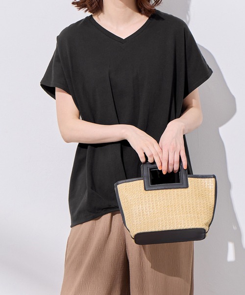 Viola e Viola(ヴィオラエヴィオラ)の「綿100%ゆったり裾タックTシャツ(Tシャツ/カットソー・レディース・ブルーグリーン/マスタード/ブルー/ピンクベージュ/ミント/ブラック/モカ/オフホワイト/ネイビー/グリーン/ダークラベンダー/グレイッシュベージュ/オリーブ/イエロー・X-LARGE/MEDIUM/XX-LARGE/XXX-LARGE/LARGE/XXXX-LARGE)」の17枚目の写真
