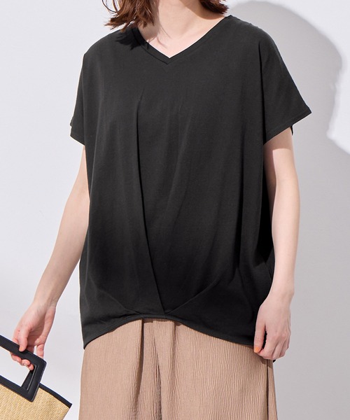 Viola e Viola(ヴィオラエヴィオラ)の「綿100%ゆったり裾タックTシャツ(Tシャツ/カットソー・レディース・ブルーグリーン/マスタード/ブルー/ピンクベージュ/ミント/ブラック/モカ/オフホワイト/ネイビー/グリーン/ダークラベンダー/グレイッシュベージュ/オリーブ/イエロー・X-LARGE/MEDIUM/XX-LARGE/XXX-LARGE/LARGE/XXXX-LARGE)」の18枚目の写真