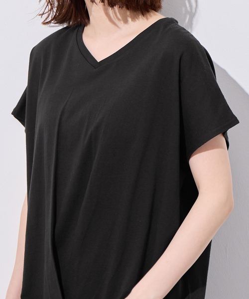 Viola e Viola(ヴィオラエヴィオラ)の「綿100%ゆったり裾タックTシャツ(Tシャツ/カットソー・レディース・ブルーグリーン/マスタード/ブルー/ピンクベージュ/ミント/ブラック/モカ/オフホワイト/ネイビー/グリーン/ダークラベンダー/グレイッシュベージュ/オリーブ/イエロー・X-LARGE/MEDIUM/XX-LARGE/XXX-LARGE/LARGE/XXXX-LARGE)」の20枚目の写真