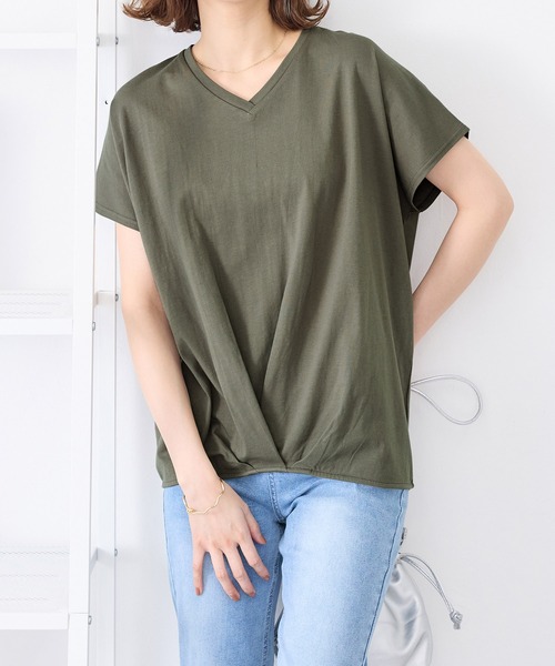 Viola e Viola(ヴィオラエヴィオラ)の「綿100%ゆったり裾タックTシャツ(Tシャツ/カットソー・レディース・ブルーグリーン/マスタード/ブルー/ピンクベージュ/ミント/ブラック/モカ/オフホワイト/ネイビー/グリーン/ダークラベンダー/グレイッシュベージュ/オリーブ/イエロー・X-LARGE/MEDIUM/XX-LARGE/XXX-LARGE/LARGE/XXXX-LARGE)」の21枚目の写真