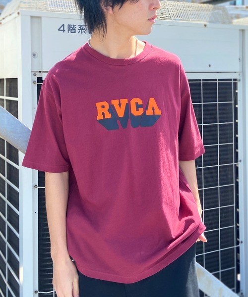 RVCA(ルーカ)の「RVCA/ルーカ ブランドロゴ オーバーサイズ 半袖Tシャツ/クルーネックTシャツ BD041-273(Tシャツ/カットソー・メンズ・ホワイト×レッド/バーガンディー/ブラック×ブラック・XL/L/M)」の2枚目の写真