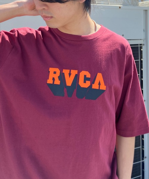 RVCA(ルーカ)の「RVCA/ルーカ ブランドロゴ オーバーサイズ 半袖Tシャツ/クルーネックTシャツ BD041-273(Tシャツ/カットソー・メンズ・ホワイト×レッド/バーガンディー/ブラック×ブラック・XL/L/M)」の4枚目の写真