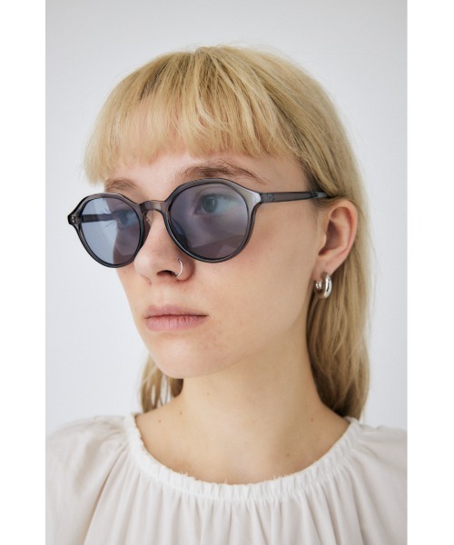 MOUSSY（マウジー）の「FLAME アイウェア（サングラス・レディース・ライトブラック/ライトブラウン・FREE）」の2枚目の写真