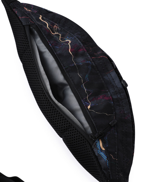 ADAM ET ROPE'（アダムエロペ）の「【THE NORTH FACE】Granule（ボディバッグ/ウエストポーチ・レディース・キナリ/ブラック・FREE）」の8枚目の写真