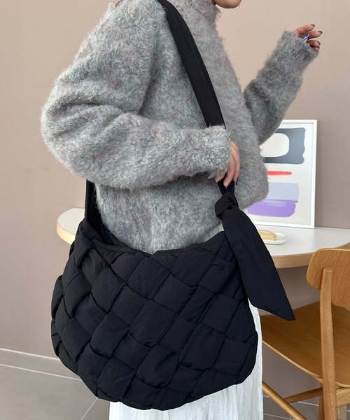 DISCOAT（ディスコート）の「ボンディングメッシュボディバッグ（ボディバッグ/ウエストポーチ・レディース・ブルー/ブラック/アイボリー/カーキ・FREE）」の9枚目の写真