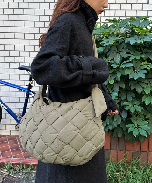 DISCOAT（ディスコート）の「ボンディングメッシュボディバッグ（ボディバッグ/ウエストポーチ・レディース・ブルー/ブラック/アイボリー/カーキ・FREE）」の16枚目の写真