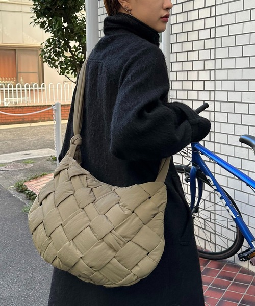 DISCOAT（ディスコート）の「ボンディングメッシュボディバッグ（ボディバッグ/ウエストポーチ・レディース・ブルー/ブラック/アイボリー/カーキ・FREE）」の17枚目の写真