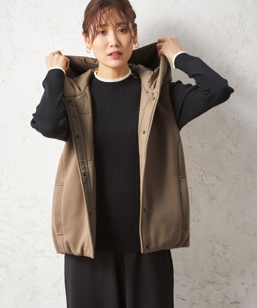 Petit Honfleur(プチオンフルール)の「リバーシブル中綿ベスト(ダウンベスト・レディース・ネイビー/ベージュ・M/L)」の7枚目の写真