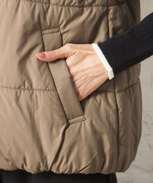 Petit Honfleur(プチオンフルール)の「リバーシブル中綿ベスト(ダウンベスト・レディース・ネイビー/ベージュ・M/L)」の10枚目の写真