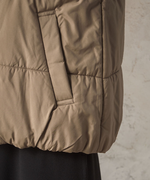 Petit Honfleur(プチオンフルール)の「リバーシブル中綿ベスト(ダウンベスト・レディース・ネイビー/ベージュ・M/L)」の12枚目の写真