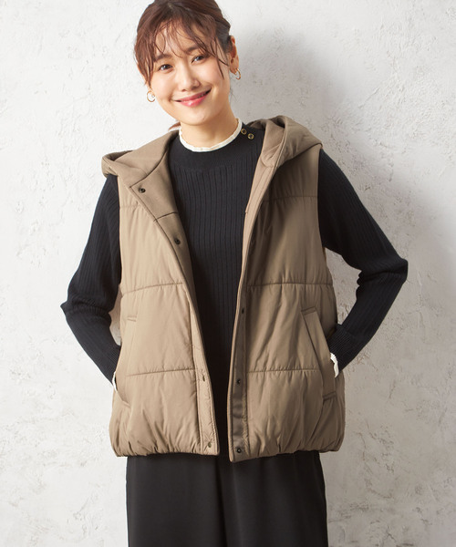 Petit Honfleur(プチオンフルール)の「リバーシブル中綿ベスト(ダウンベスト・レディース・ネイビー/ベージュ・M/L)」の22枚目の写真