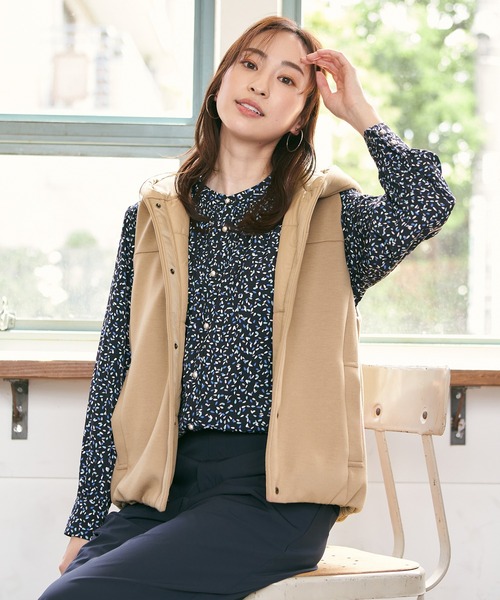 Petit Honfleur(プチオンフルール)の「リバーシブル中綿ベスト(ダウンベスト・レディース・ネイビー/ベージュ・M/L)」の16枚目の写真