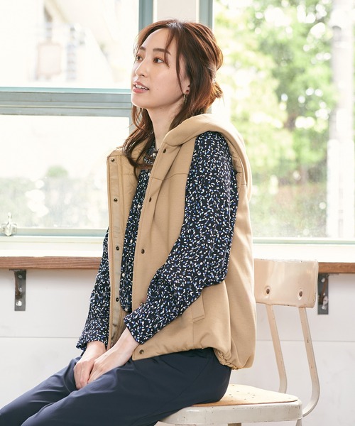 Petit Honfleur(プチオンフルール)の「リバーシブル中綿ベスト(ダウンベスト・レディース・ネイビー/ベージュ・M/L)」の17枚目の写真