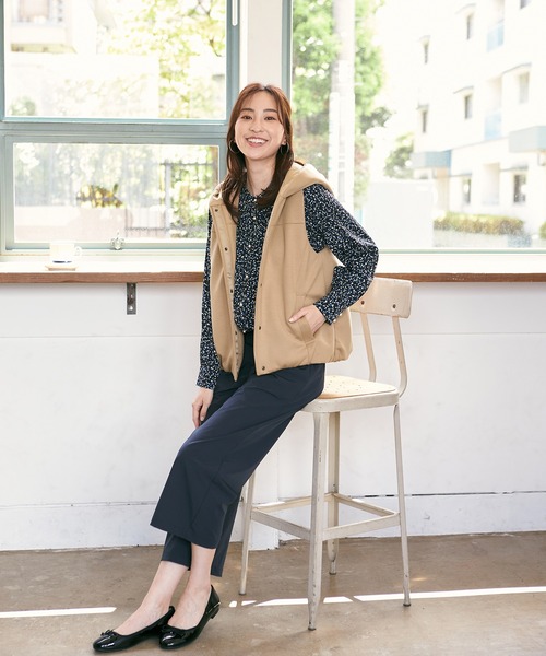 Petit Honfleur(プチオンフルール)の「リバーシブル中綿ベスト(ダウンベスト・レディース・ネイビー/ベージュ・M/L)」の20枚目の写真